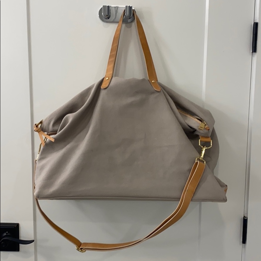 Cuyana Weekender - grey